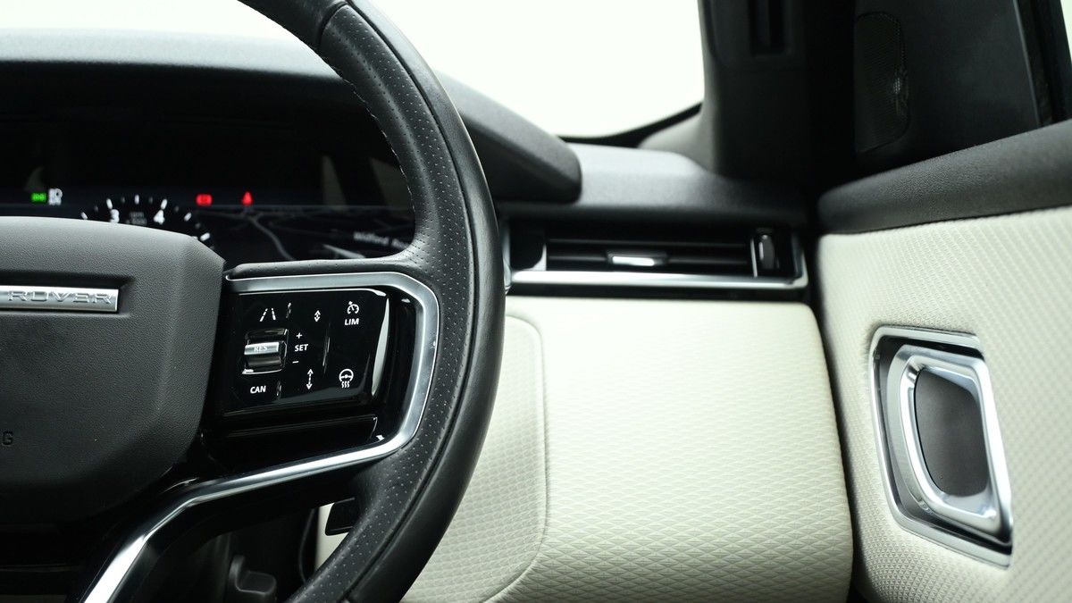 Land Rover Range Rover Velar Image 16