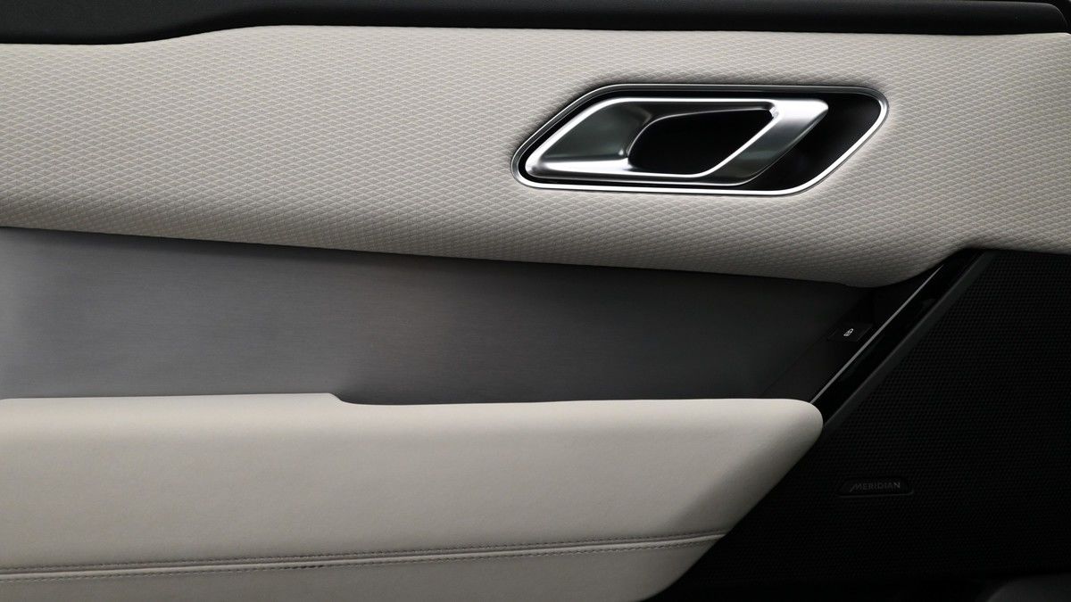 Land Rover Range Rover Velar Image 13