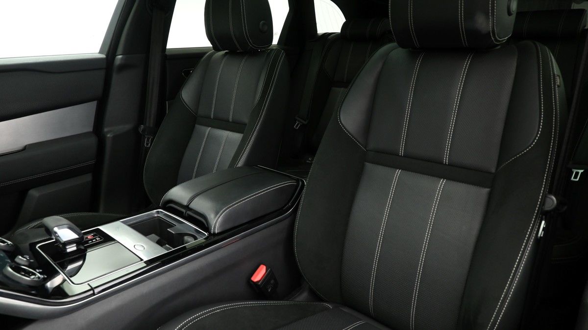 Land Rover Range Rover Velar Image 4