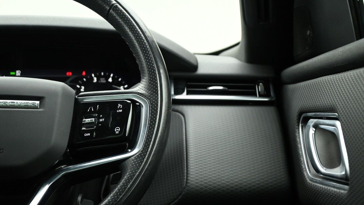 Land Rover Range Rover Velar Image 16