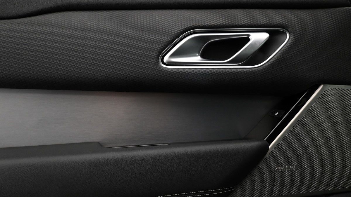 Land Rover Range Rover Velar Image 13