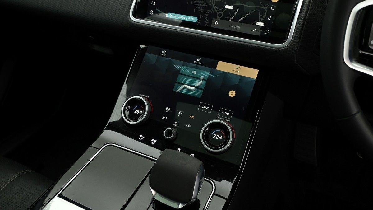 Land Rover Range Rover Velar Image 12
