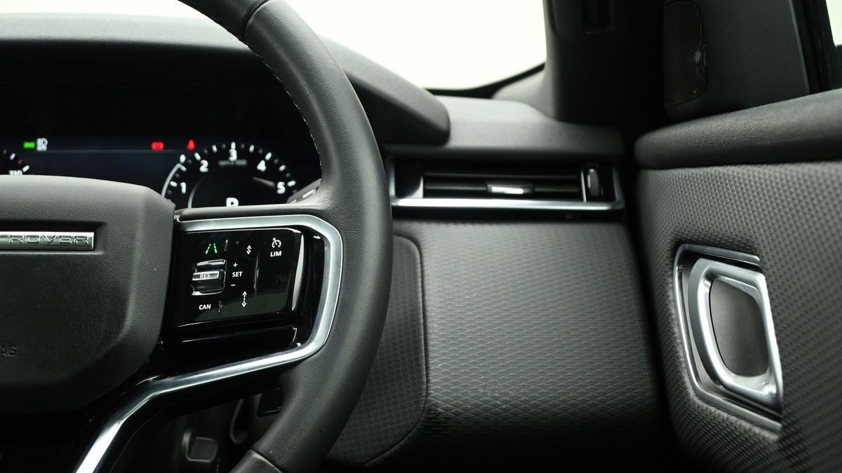 Land Rover Range Rover Velar Image 16