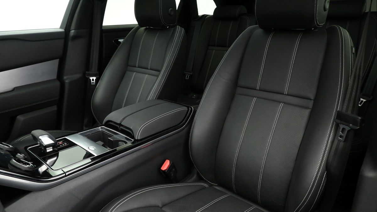 Land Rover Range Rover Velar Image 4