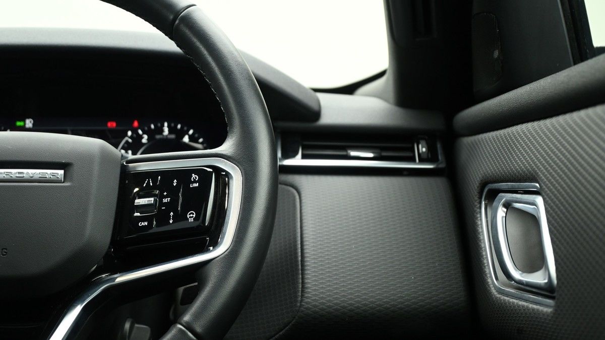 Land Rover Range Rover Velar Image 16