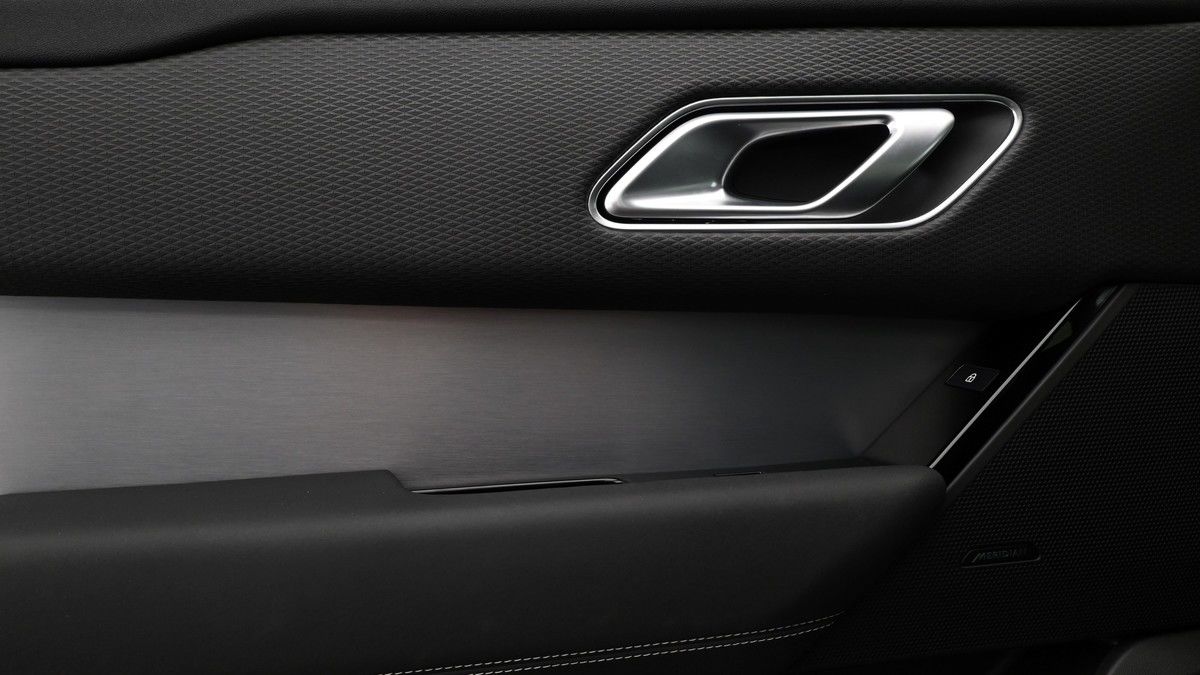 Land Rover Range Rover Velar Image 13