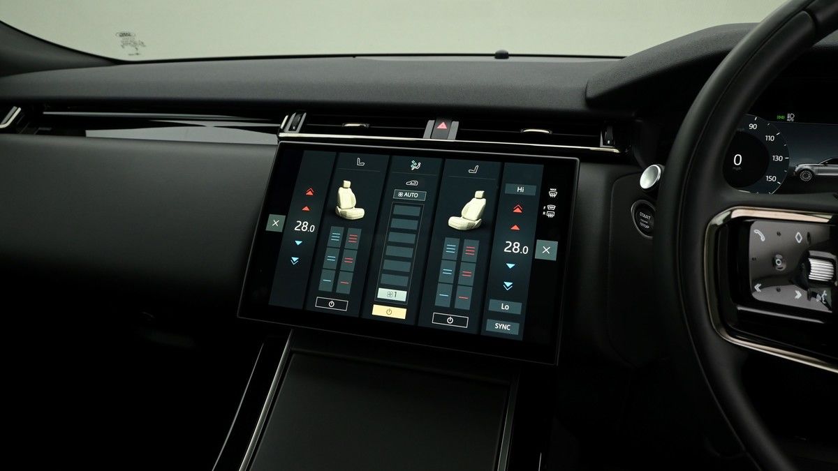 Land Rover Range Rover Velar Image 12