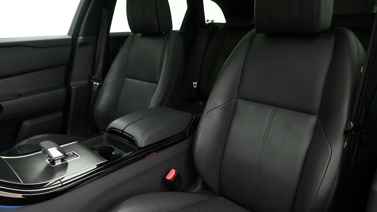 Land Rover Range Rover Velar Image 4