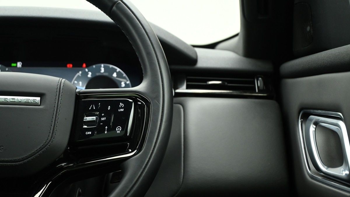 Land Rover Range Rover Velar Image 16