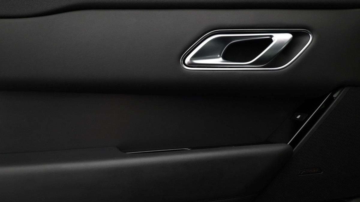 Land Rover Range Rover Velar Image 13
