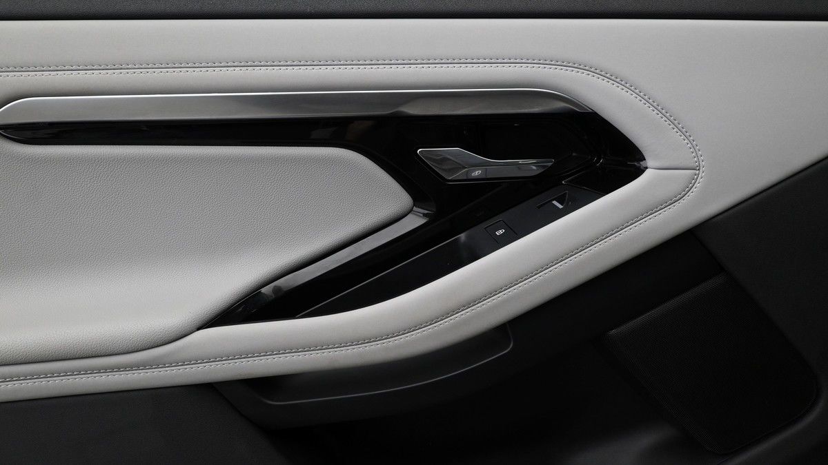Land Rover Range Rover Evoque Image 12