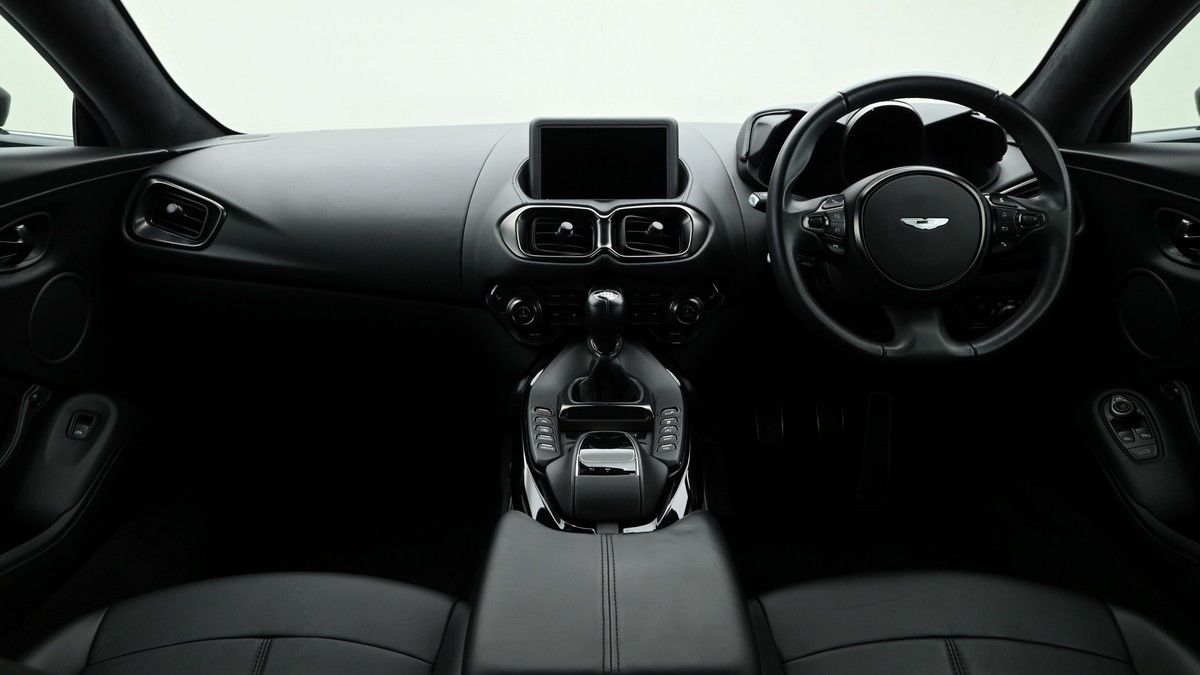 Aston Martin Vantage Image 14