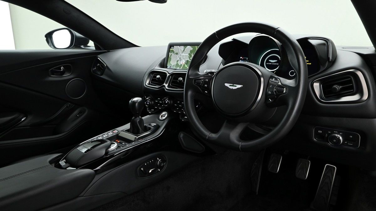 Aston Martin Vantage Image 3
