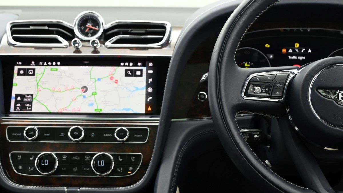 Bentley Bentayga Image 15
