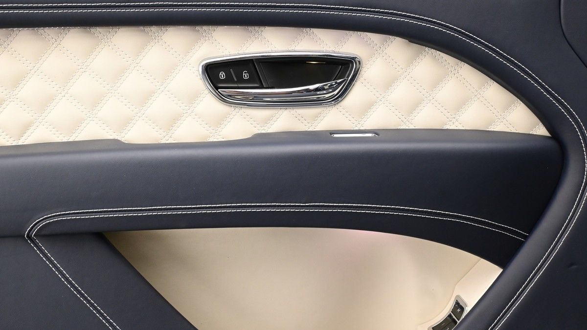 Bentley Bentayga Image 13