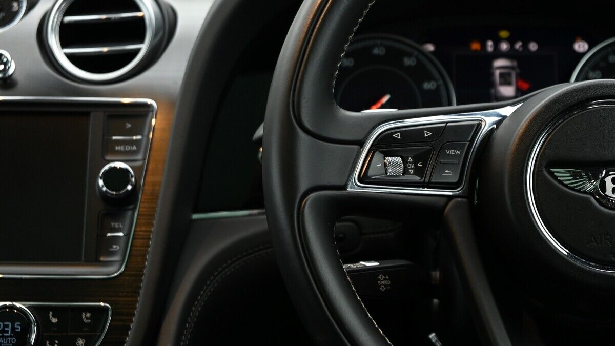 Bentley Bentayga Image 15