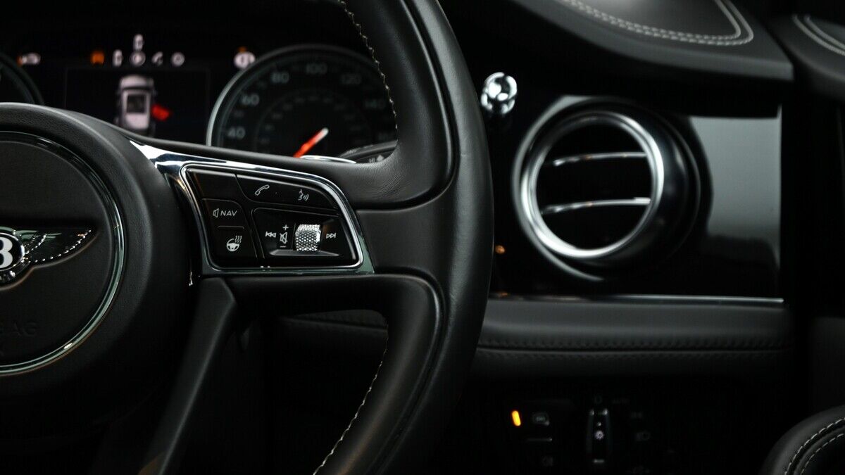 Bentley Bentayga Image 16