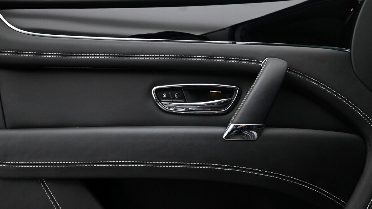 Bentley Bentayga Image 13