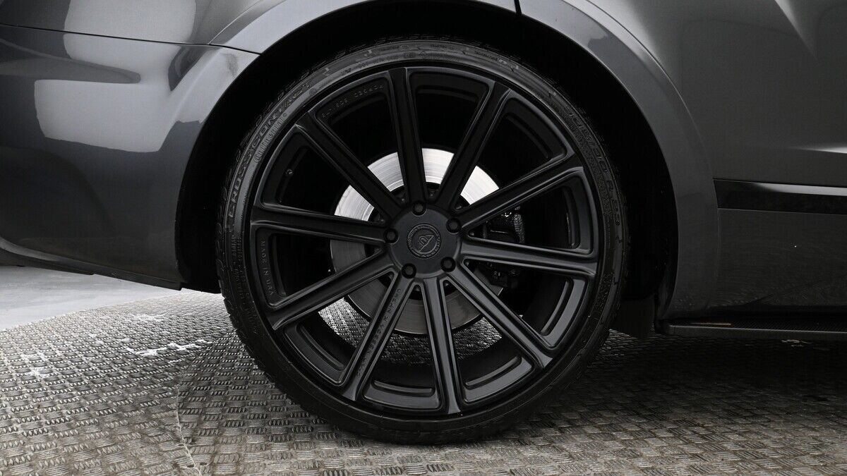 Bentley Bentayga Image 9