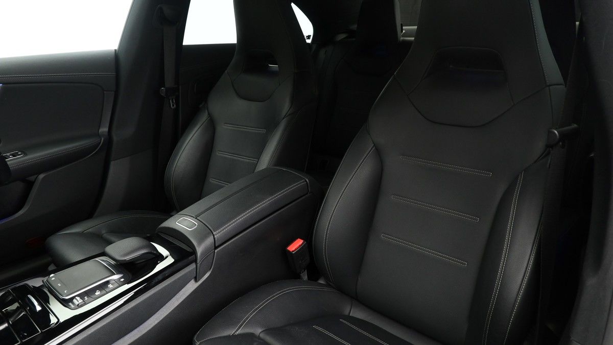 Mercedes-Benz CLA Image 3