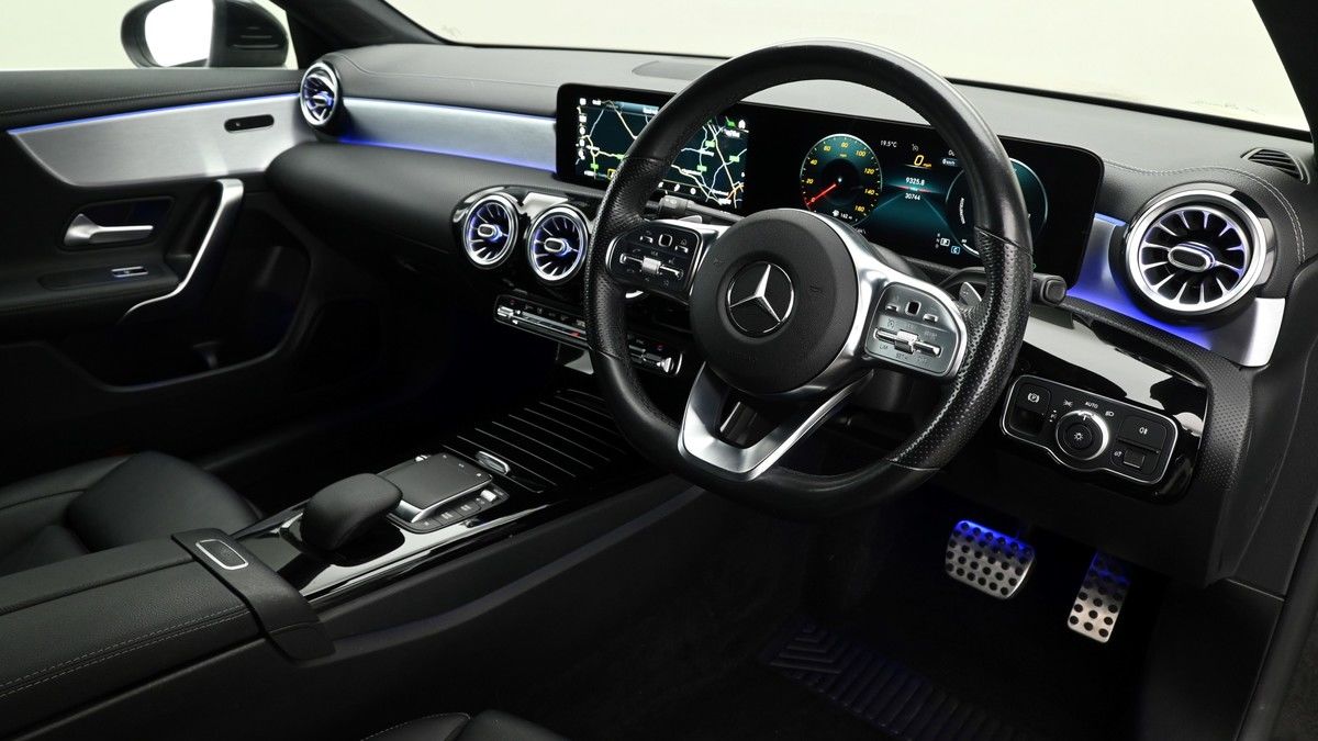 Mercedes-Benz CLA Image 2