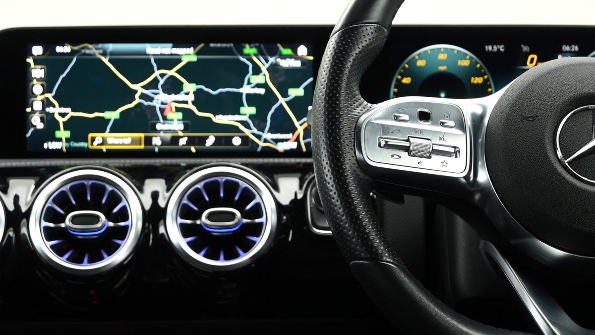 Mercedes-Benz CLA Image 14