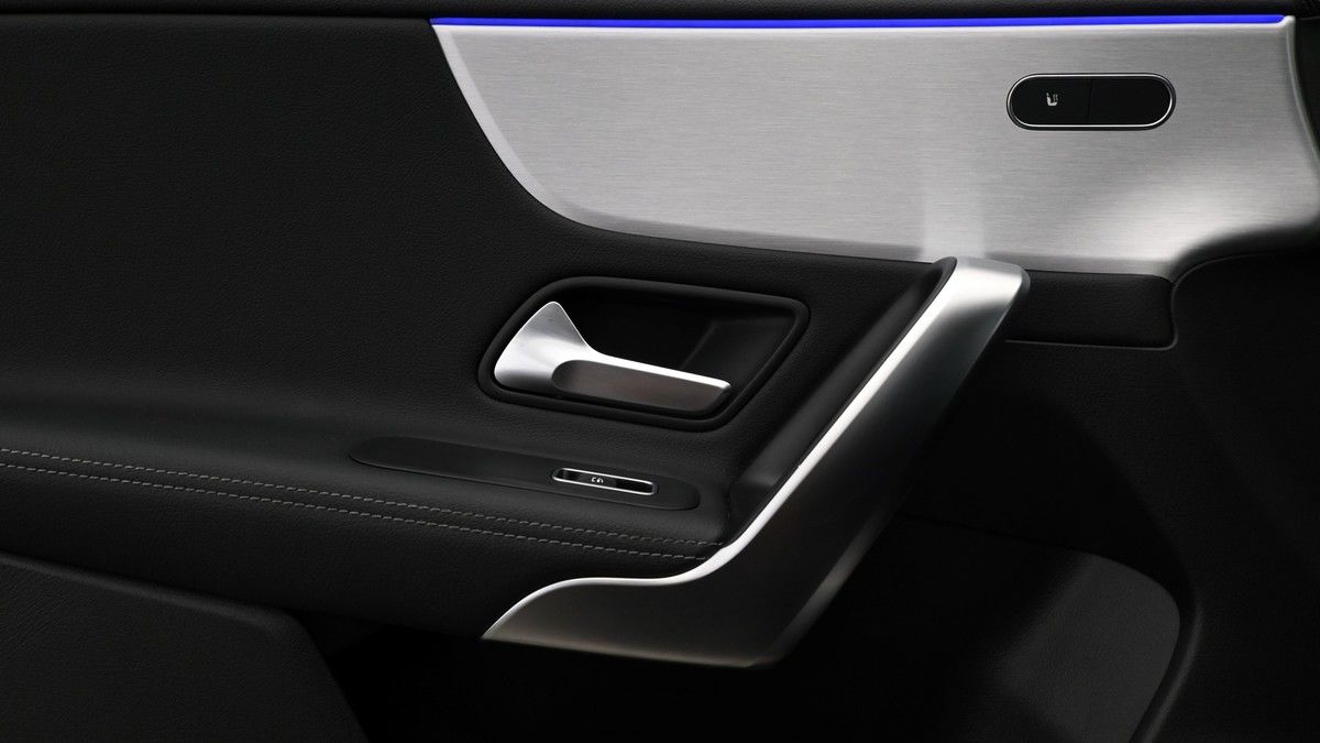 Mercedes-Benz CLA Image 12