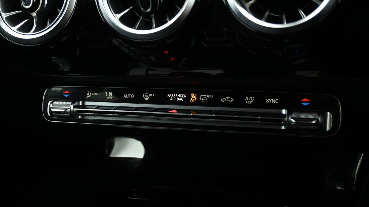Mercedes-Benz CLA Image 11