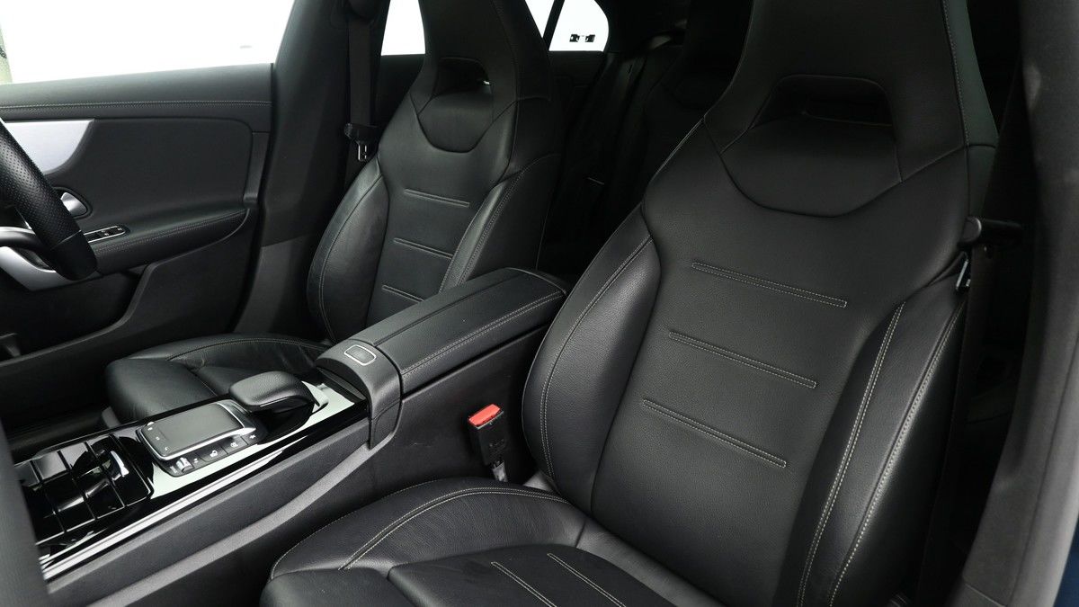 Mercedes-Benz CLA Image 3