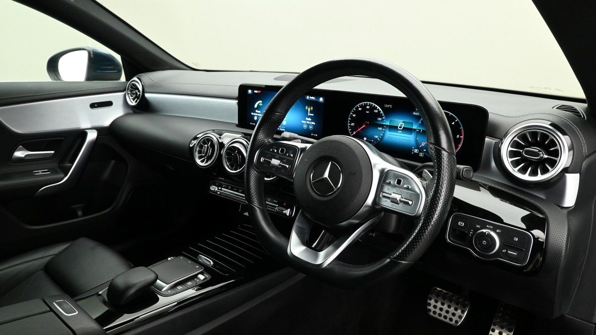 Mercedes-Benz CLA Image 2