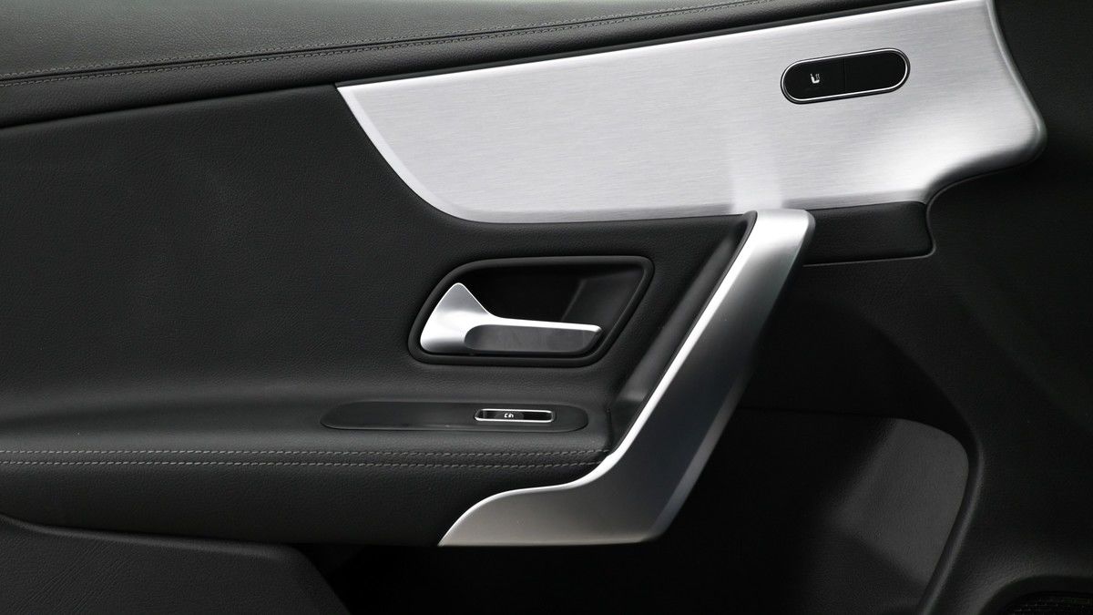 Mercedes-Benz CLA Image 12