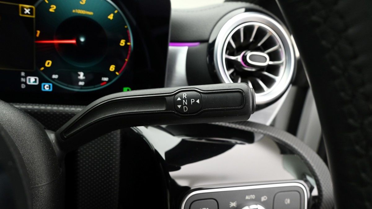 Mercedes-Benz CLA Image 2