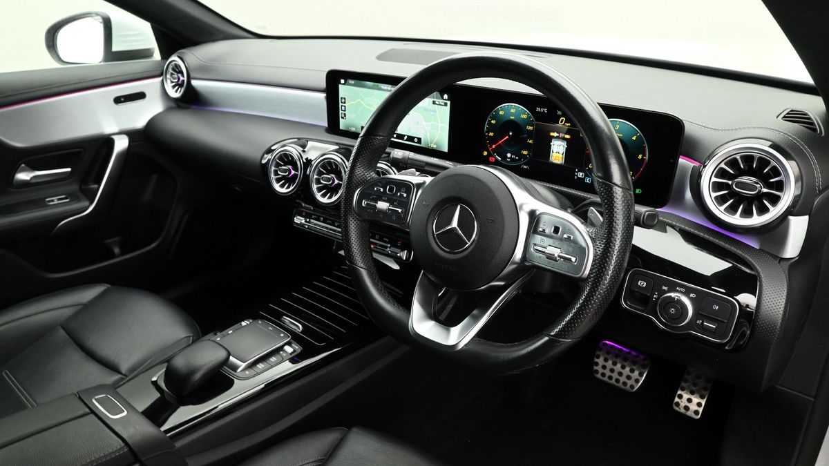 Mercedes-Benz CLA Image 3