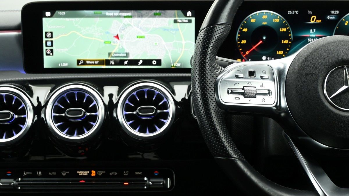 Mercedes-Benz CLA Image 15