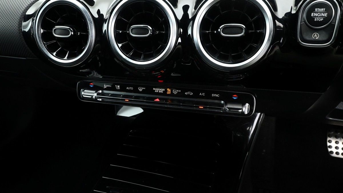 Mercedes-Benz CLA Image 12