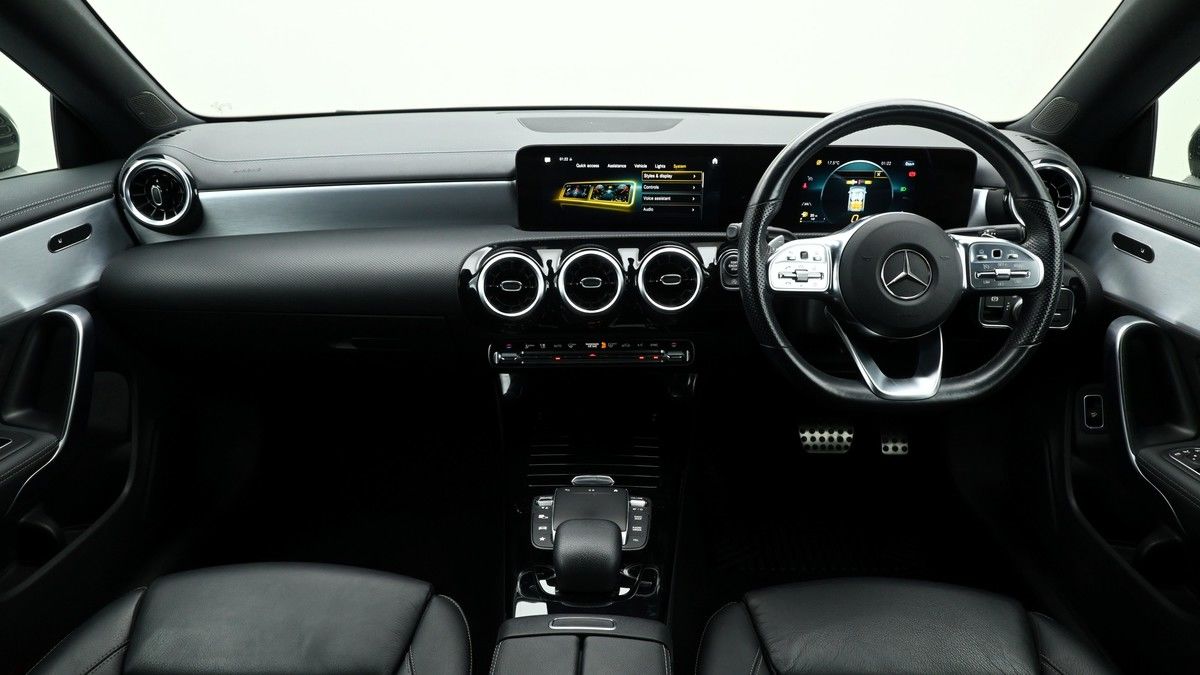 Mercedes-Benz CLA Image 14