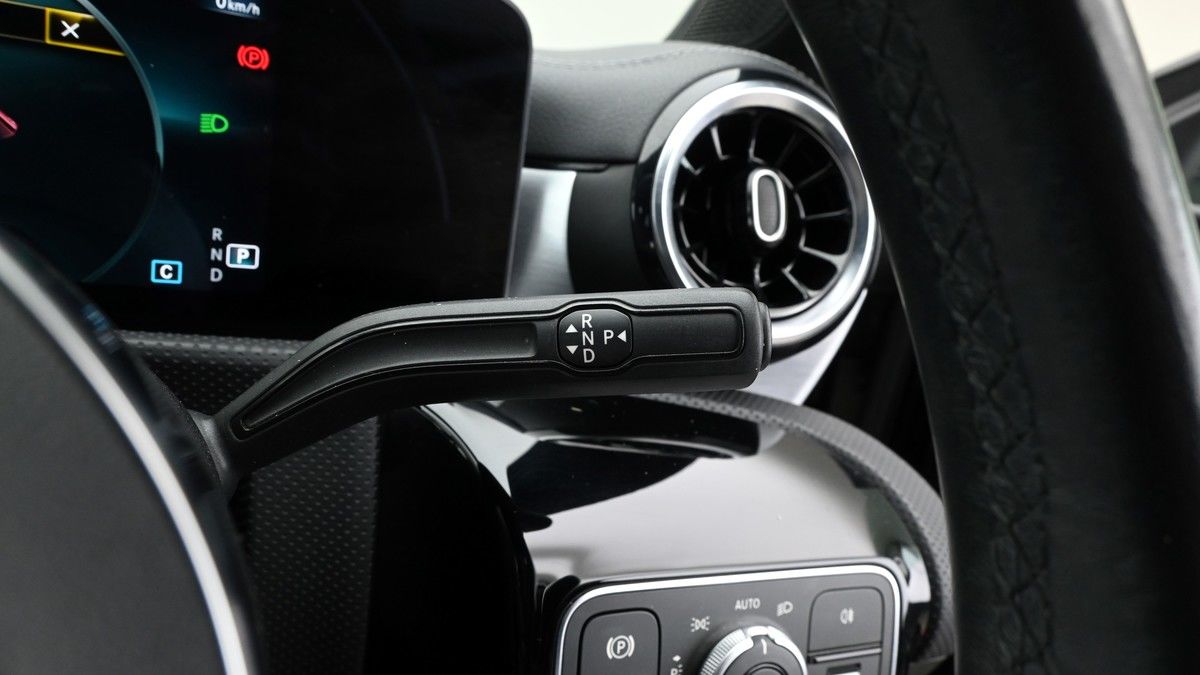 Mercedes-Benz CLA Image 2