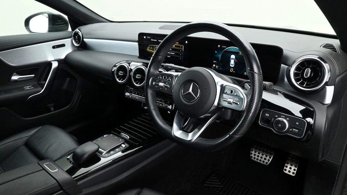 Mercedes-Benz CLA Image 3