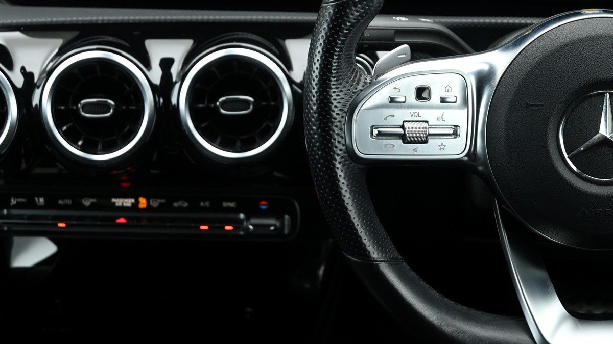 Mercedes-Benz CLA Image 15