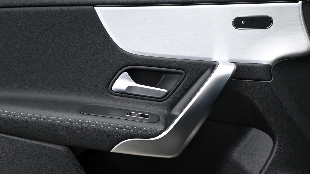 Mercedes-Benz CLA Image 13