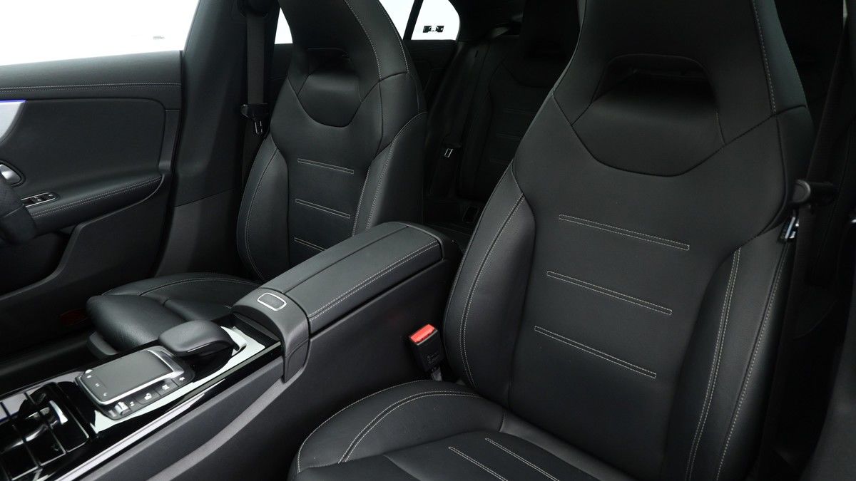 Mercedes-Benz CLA Image 4