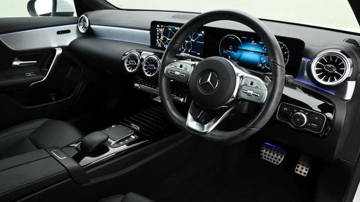 Mercedes-Benz CLA Image 3