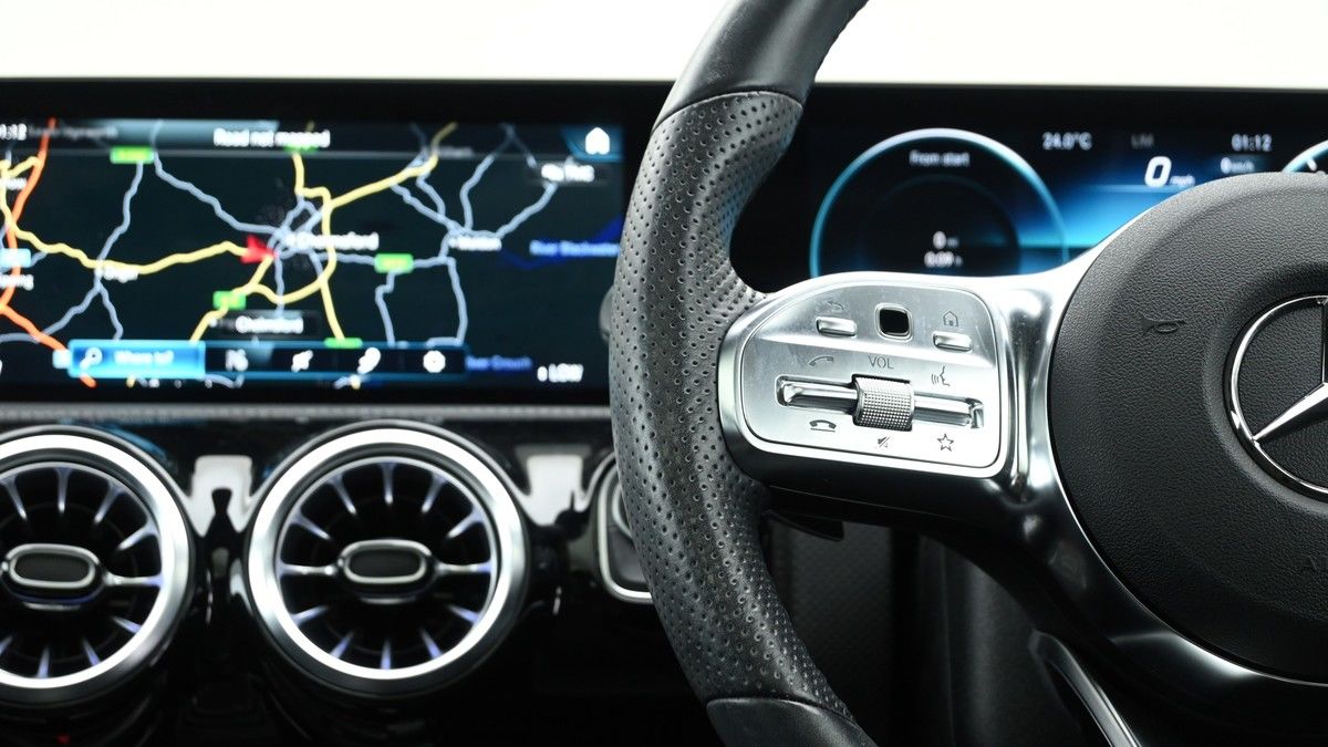 Mercedes-Benz CLA Image 15