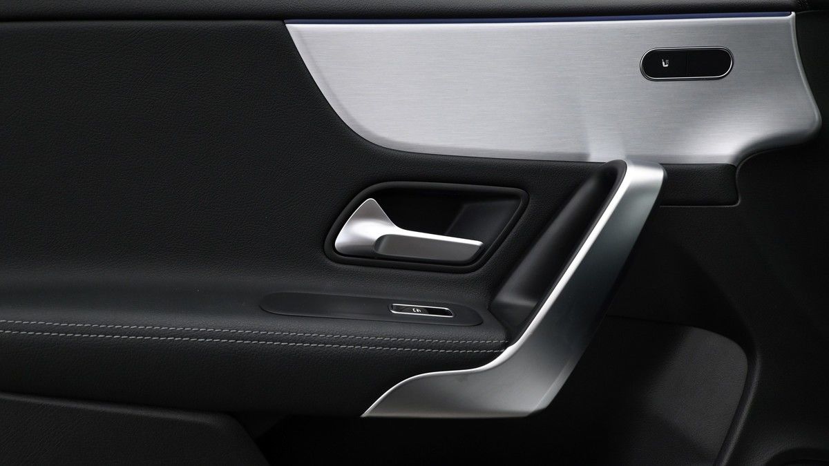 Mercedes-Benz CLA Image 13