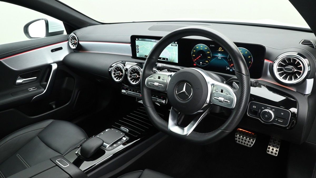 Mercedes-Benz CLA Image 3
