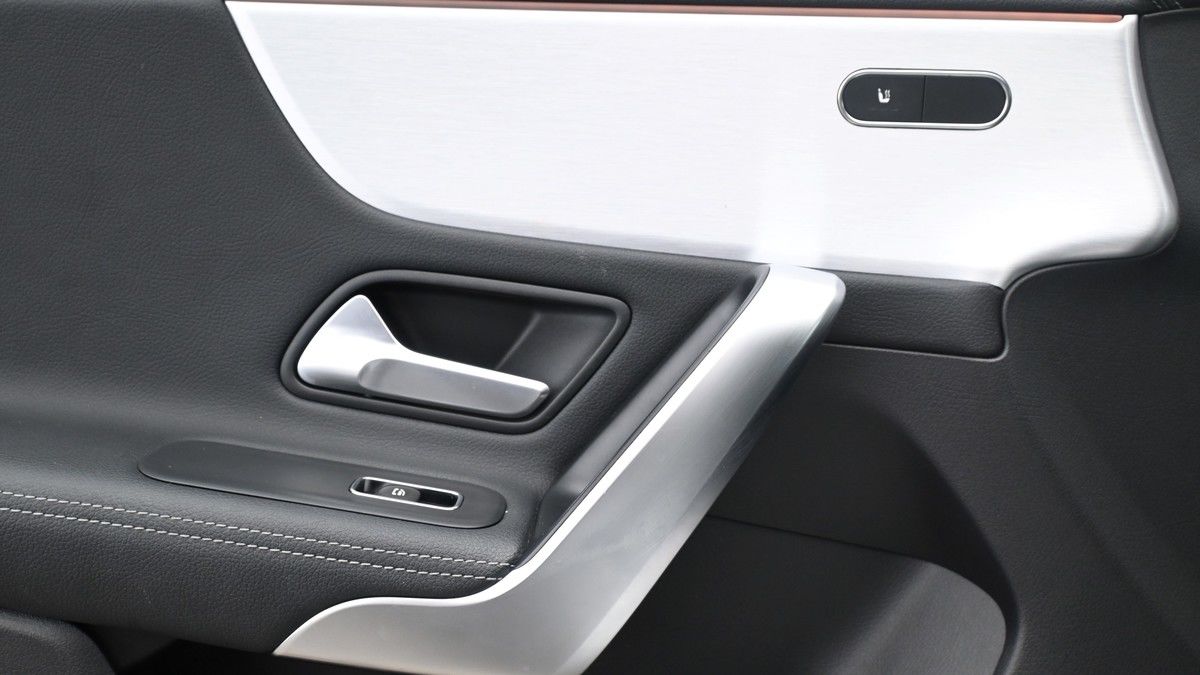 Mercedes-Benz CLA Image 13