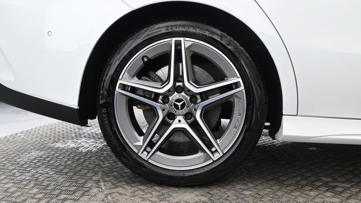 Mercedes-Benz CLA Image 9