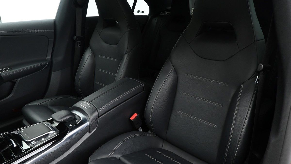 Mercedes-Benz CLA Image 3