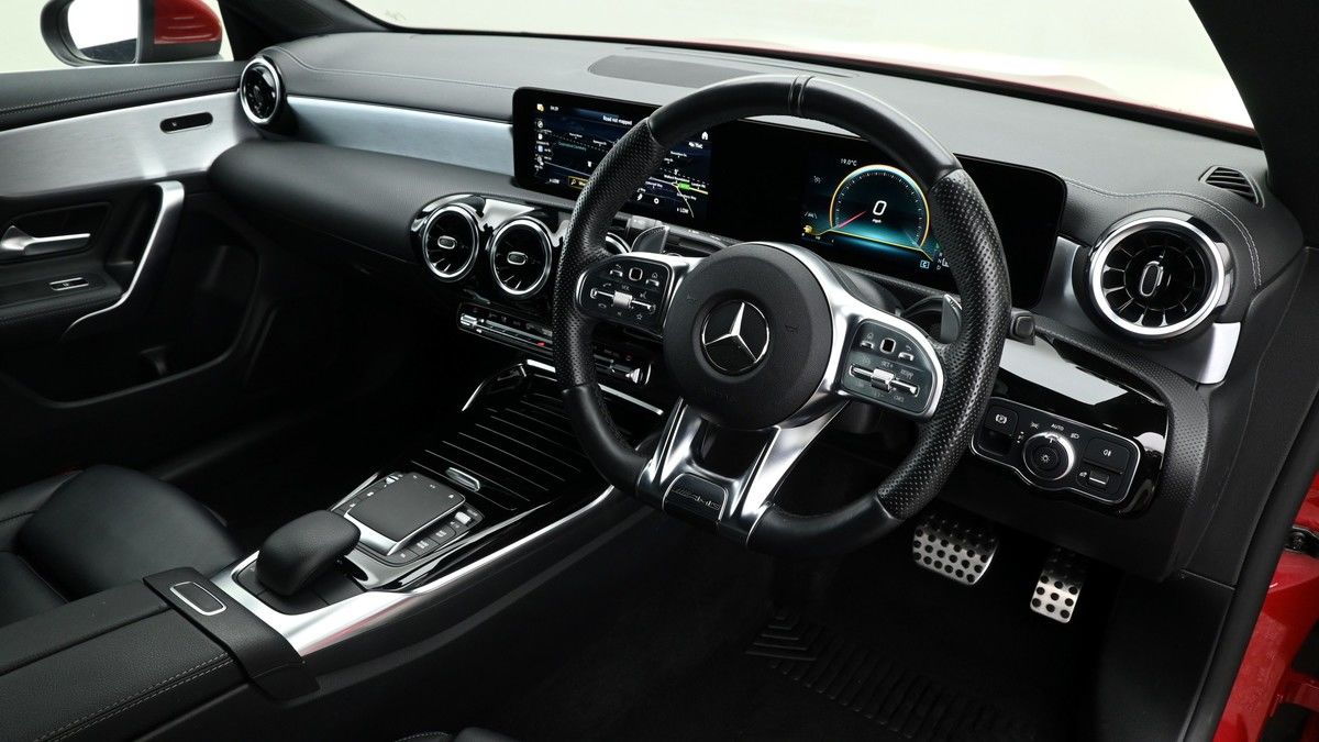 Mercedes-Benz CLA Image 2