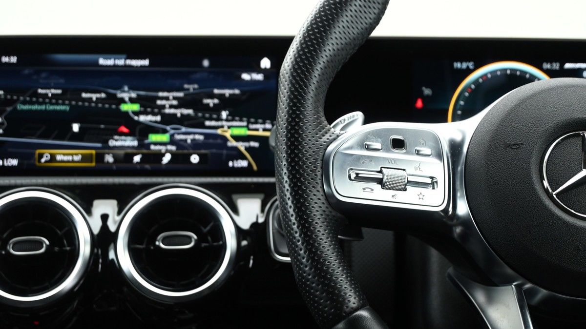 Mercedes-Benz CLA Image 14